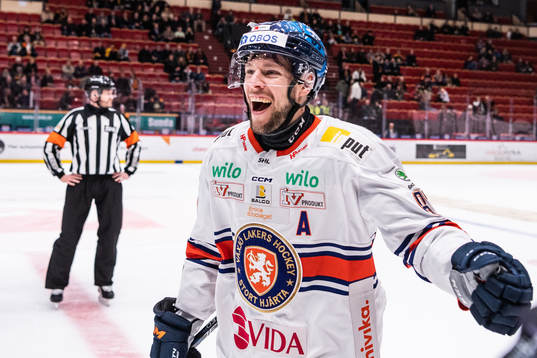 Växjös Robert Rosén jublar