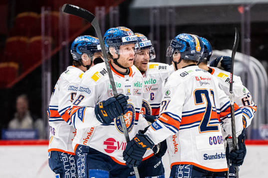 Växjös Ludvig Claesson jubla med lagkamrater