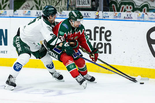 Färjestads Max Lindroth och Frölundas Nicklas Lasu