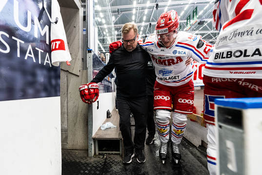 Timrås Axel Rindell  har ont