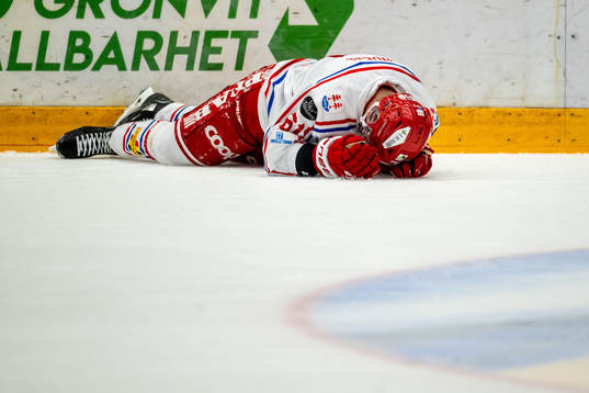 Timrås Axel Rindell  har ont