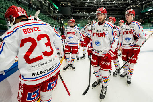 Timrås Magnus Pääjärvi  jublar