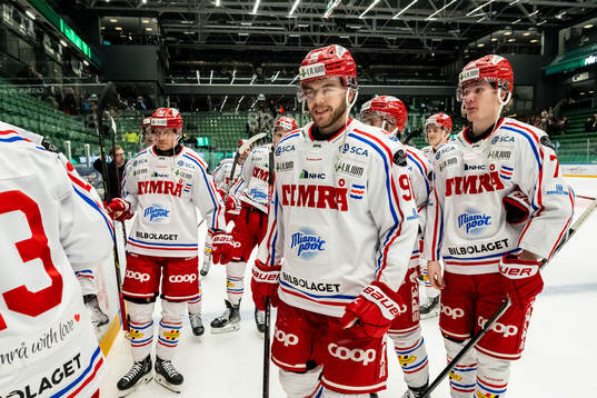 Timrås Magnus Pääjärvi  jublar