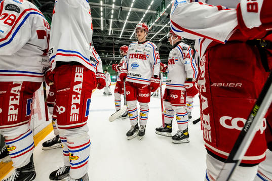 Timrås Dennis Värmhed jublar