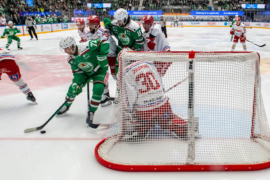 Rögles Daniel Zaar och Dennis Everberg  framför Timrås