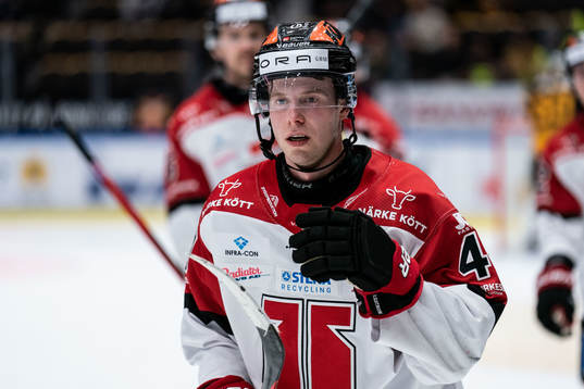 Örebros Elias Ekström jublar