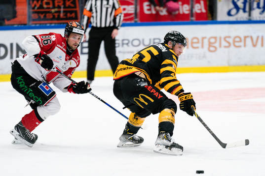Örebros Mathias Bromé och Skellefteås Oscar Möller