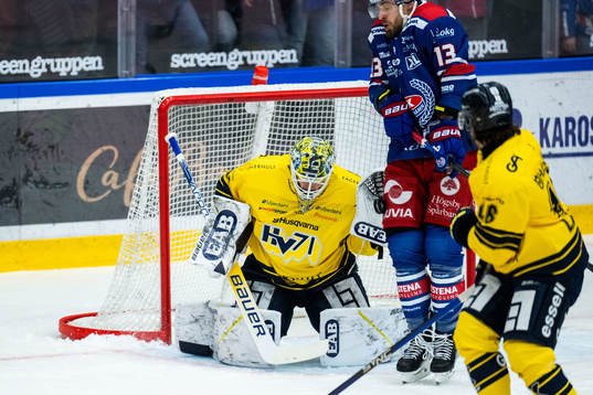 HV71s målvakt Joni Ortio och Oskarshamns Jiri Smejkal