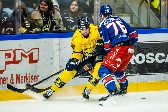 HV71s Nicholas Shore och Oskarshamns Emil Lilleberg