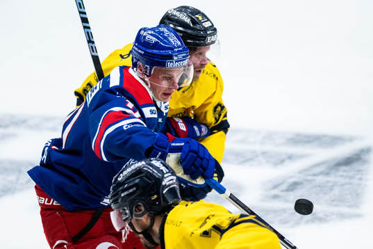 Oskarshamns Antti Suomela och HV71s Mattias Tedenby