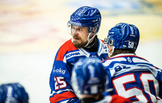 Oskarshamns Johannes Salmonsson har ont