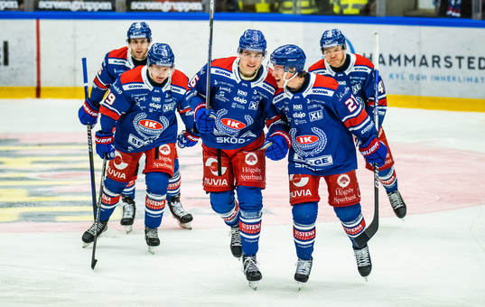 Oskarshamns Emil Lilleberg jublar med lagkamrater