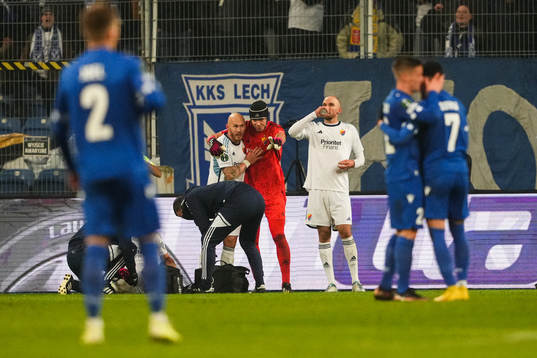 Magnus Eriksson, goalkeeper Jacob Widell Zetterström and