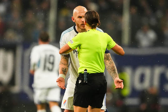 Magnus Eriksson of Djurgården and Referee Stéphanie