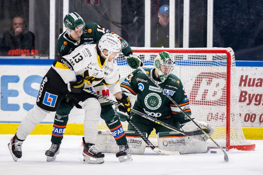 Västerås Trevor Cheek oroar mot Kristianstads Roope