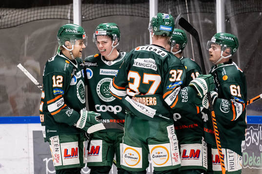 Kristianstads Kevin Wennström jublar med lagkamrater