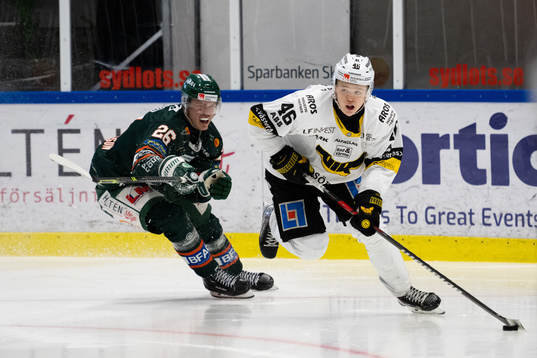 Västerås Liam Dower Nilsson jagas av Kristianstads Jakob