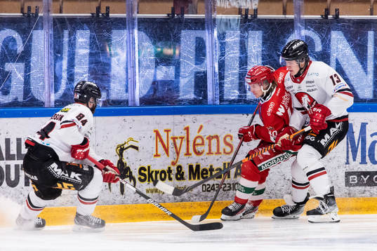 Moras Anton Heikkinen mot Vita Hästens Jimmy Andersson och