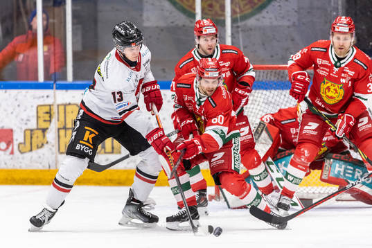 Vita Hästens Filip Wiberg mot Moras Kalle Miketinac