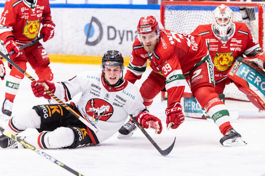 Vita Hästens Filip Wiberg och Moras Kristoffer Gunnarsson