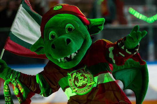 Draken innan ishockeymatchen i Hockeyallsvenskan mellan