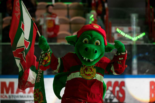 Draken innan ishockeymatchen i Hockeyallsvenskan mellan