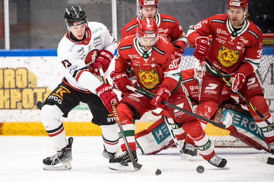Vita Hästens Filip Wiberg och Moras Kalle Miketinac