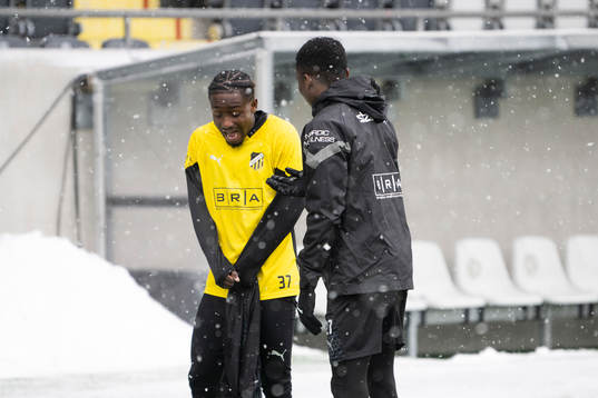 Ibrahim Sadiq och Akoua Romeo Amane fryser