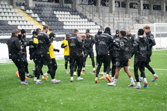 Häckens spelare värmer upp