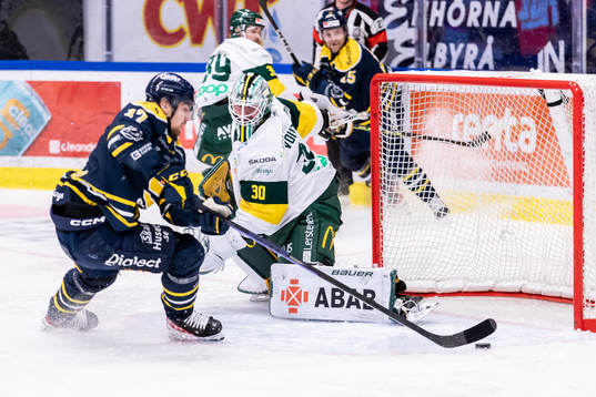 Södertäljes Johan Ivarsson oroar mot Björklövens