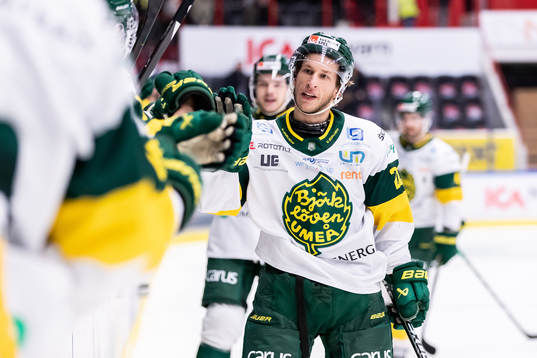 Björklövens Fredrik Weigel jublar