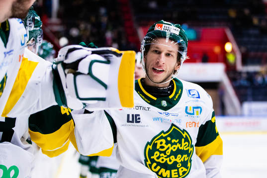 Björklövens Fredrik Weigel jublar