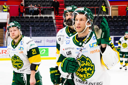 Björklövens Fredrik Weigel jublar med Christopher