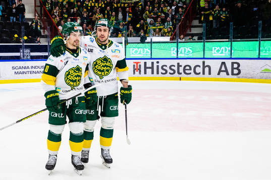 Björklövens Gerry Fitzgerald och Maxime Fortier jublar