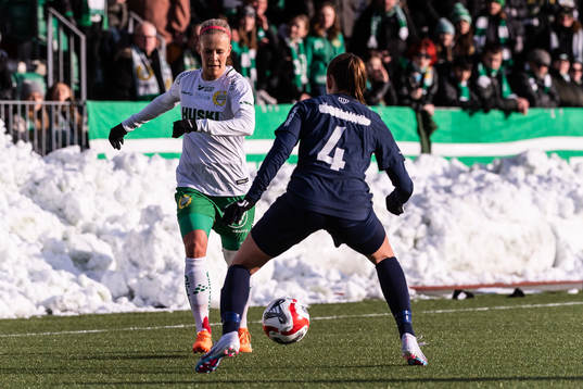 Hammarbys Adelina Engman och Eskilstunas Märta Jävergren