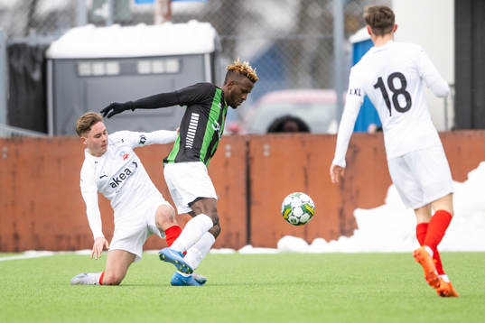 Helsingborgs Simon Bengtsson  och GAIS Rickard Emeka Friday