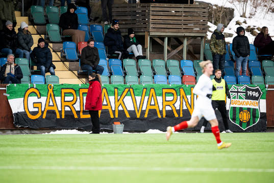 en Banderoll för GAIS supporterklubb Gårdakvarnenunder