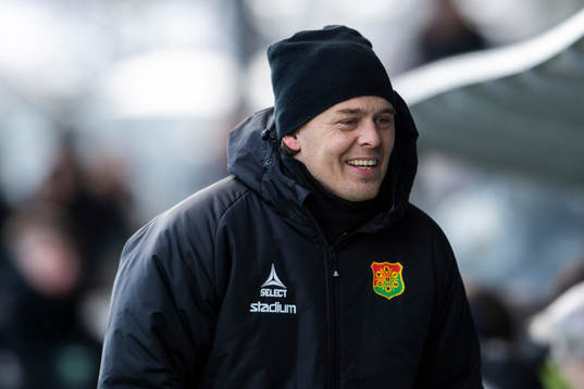 GAIS huvudtränare Fredrik Holmberg jublar