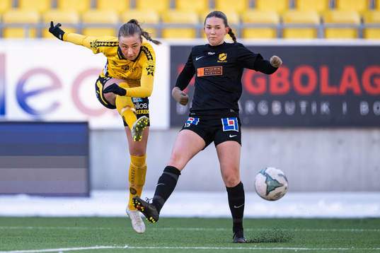 Elfsborgs Stina Jensen och Mariebos Linn Törnberg