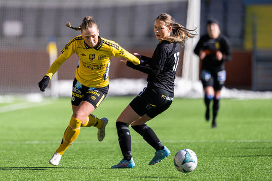 Elfsborgs Stina Jensen och Mariebos Magda Törnqvist
