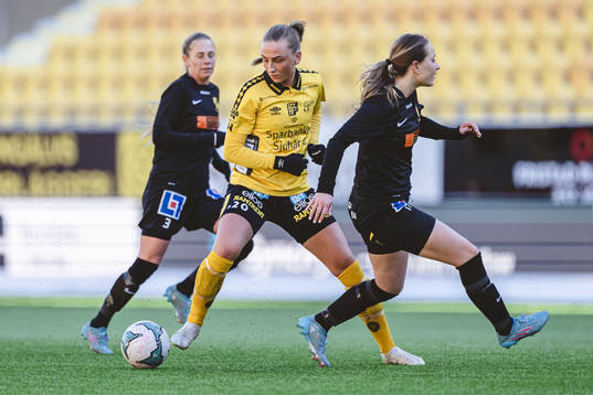 Elfsborgs Stina Jensen och Mariebos Rosanna Högberg