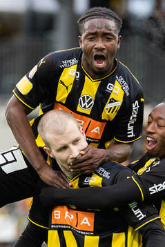 Häckens Simon Gustafson jublar