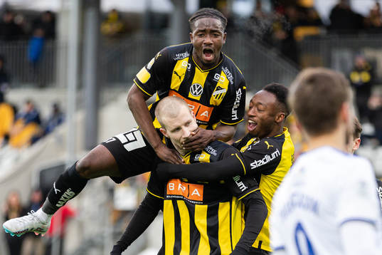 Häckens Simon Gustafson jublar