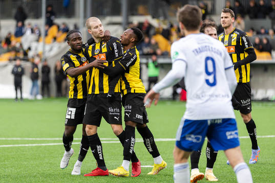 Häckens Simon Gustafson jublar