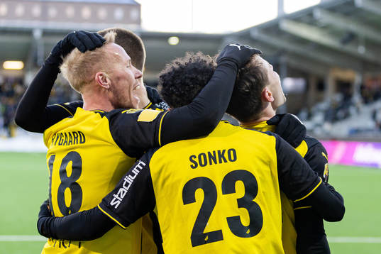 Häckens Mikkel Rygaard Jensen och Lars Olden Larsen jublar