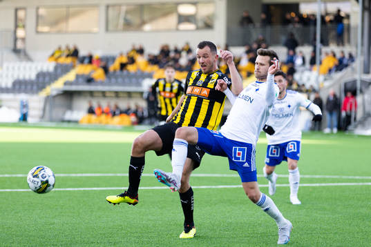 Häckens Even Hovland och IFK Norrköpings Arnor Traustason