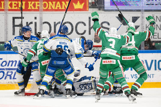 Rögles Marco Kasper med ett bortdömt mål bakom Leksands