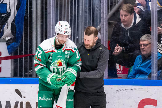 Rögles Daniel Zaar skadar sig och tvingas utgå