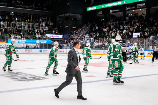 Rögles tränare Cam Abbott deppar