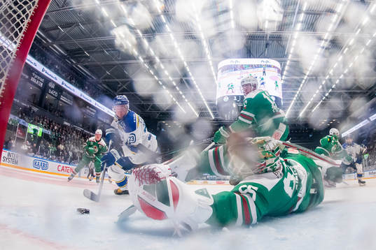Leksands Mikael Ruohomaa med målchans mot Rögles Brady